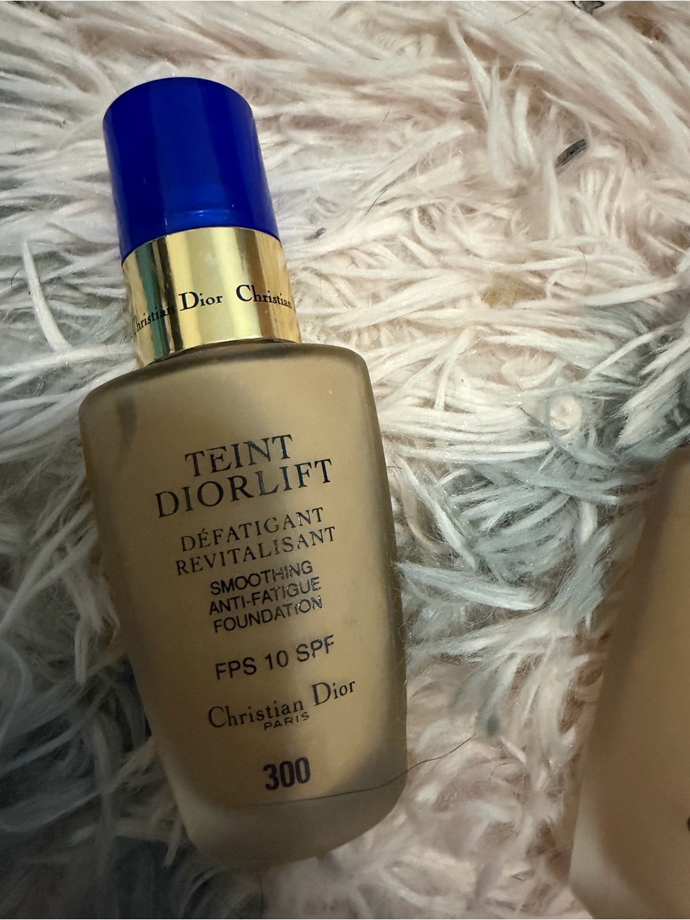 Dior Teint Diorlift Foundation in Beige with Blue Cap